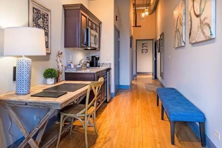 Hip Urban Loft - Small Town Charm - 124 Lofts #1 West Dundee ภายนอก รูปภาพ