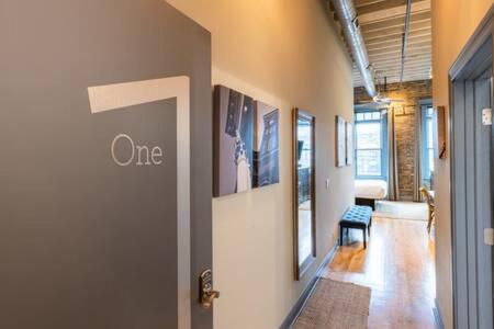 Hip Urban Loft - Small Town Charm - 124 Lofts #1 West Dundee ภายนอก รูปภาพ