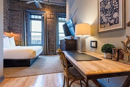 Hip Urban Loft - Small Town Charm - 124 Lofts #1 West Dundee ภายนอก รูปภาพ