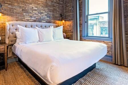 Hip Urban Loft - Small Town Charm - 124 Lofts #1 West Dundee ภายนอก รูปภาพ