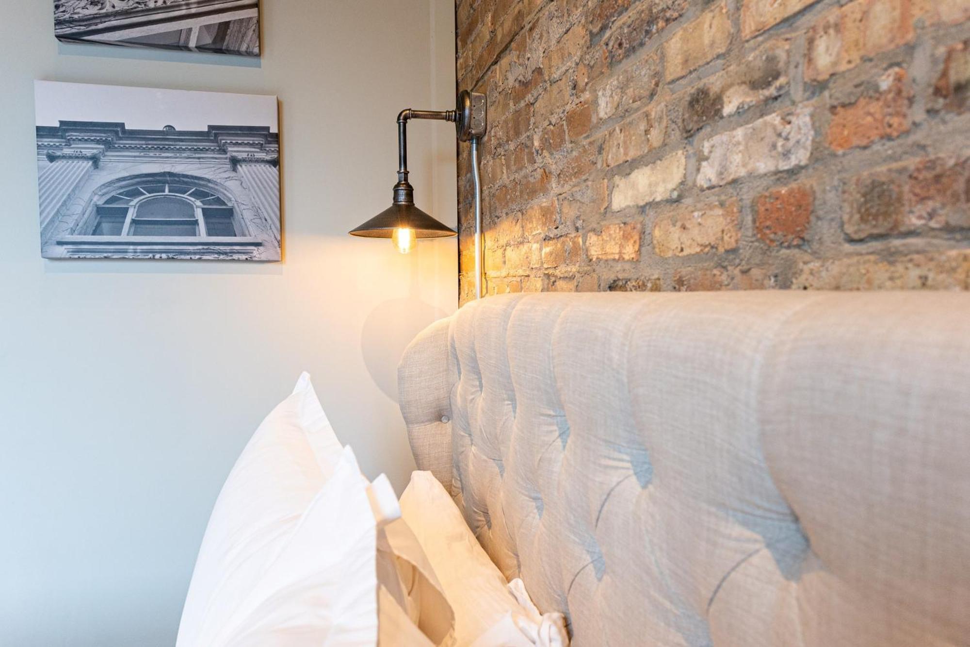 Hip Urban Loft - Small Town Charm - 124 Lofts #1 West Dundee ภายนอก รูปภาพ