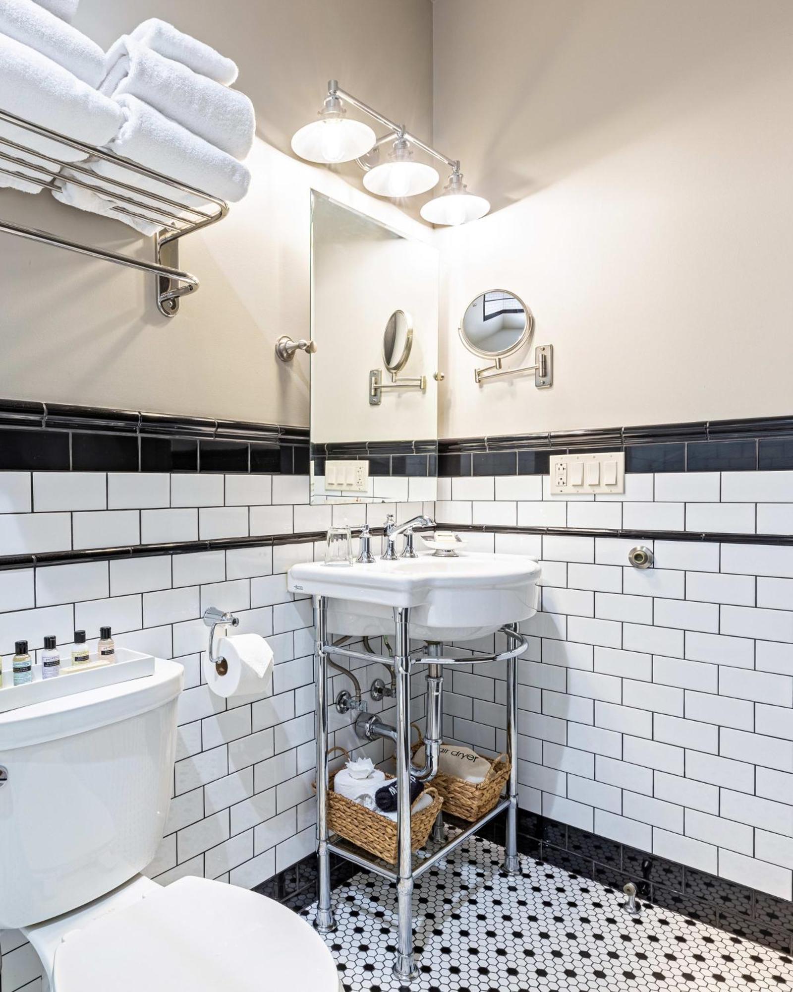 Hip Urban Loft - Small Town Charm - 124 Lofts #1 West Dundee ภายนอก รูปภาพ