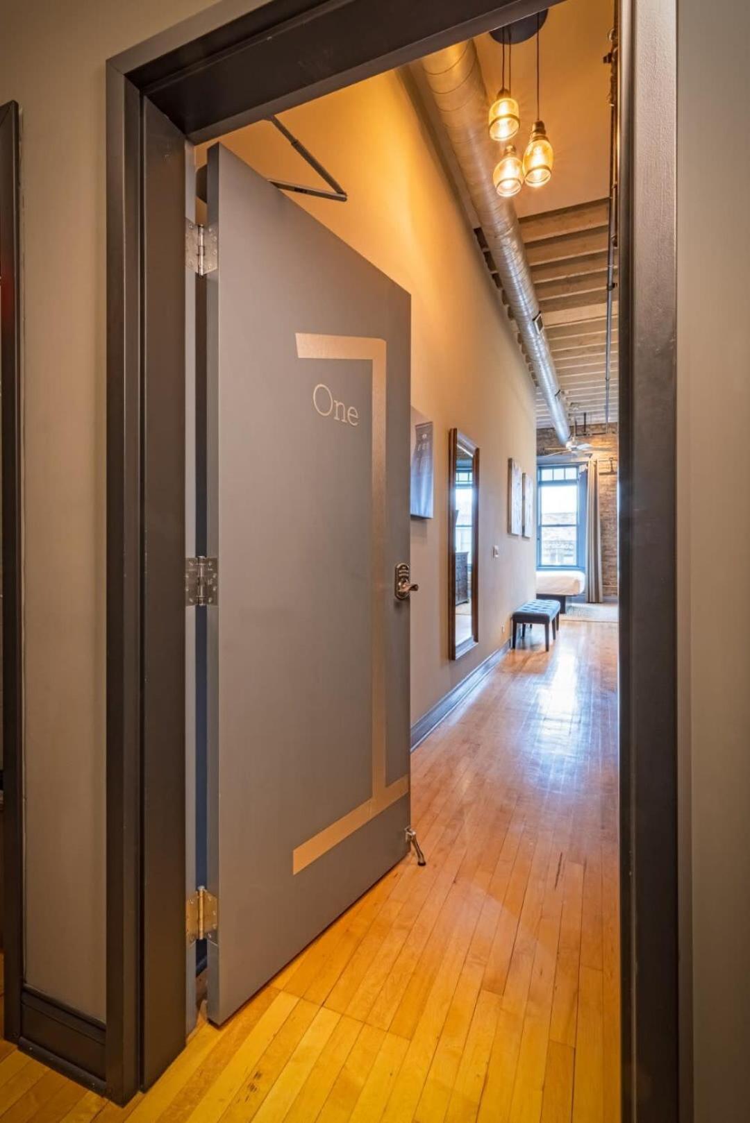 Hip Urban Loft - Small Town Charm - 124 Lofts #1 West Dundee ภายนอก รูปภาพ